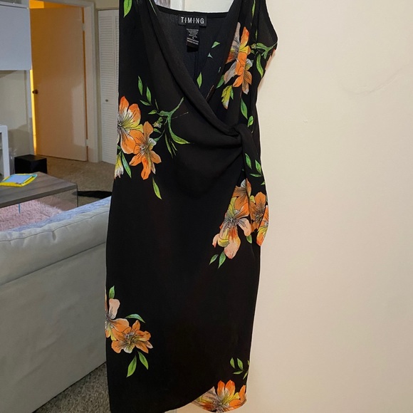 Dress - Picture 4 of 5